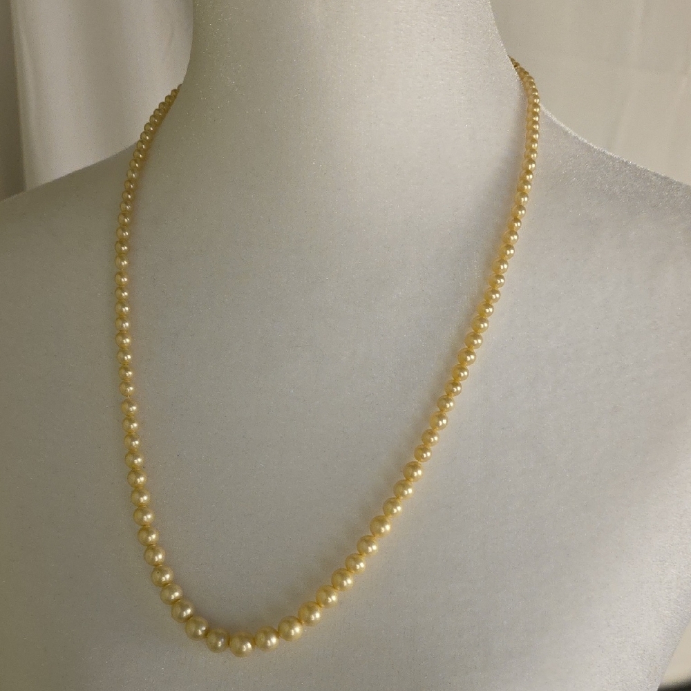 Vintage Elegant Gold Tone And Faux Pearl Necklace